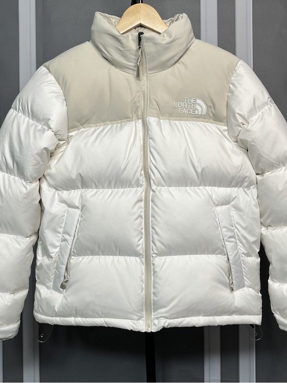 The North Face Women's White & Cream Puffer Jacket size s